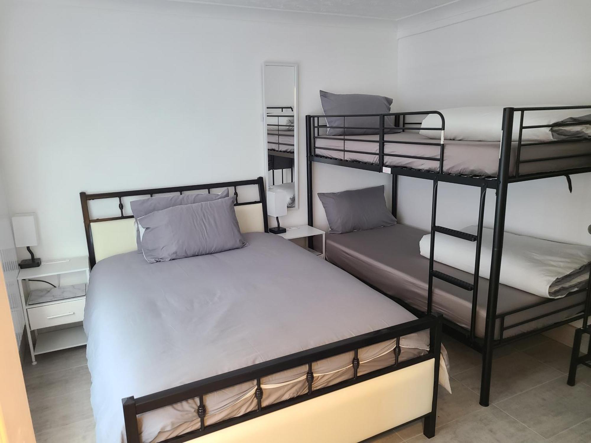 Roomz-Gatwick-London-Airport Parking-Travel Service Ifield Exterior foto